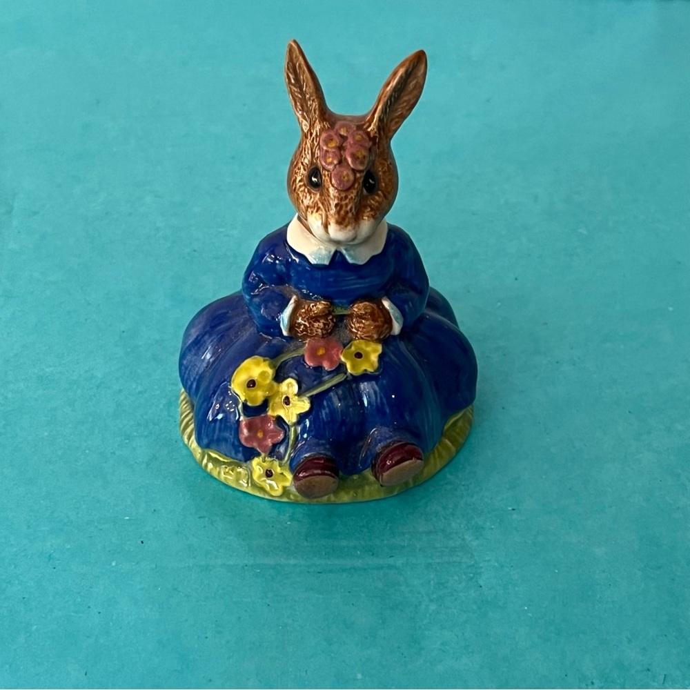 Daisie Bunnykins Spring Time Vintage Figurine